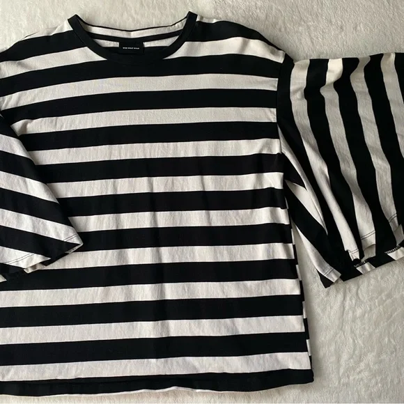 Who what‎ wear Black and White Striped Women's Top size Large bell sleeves - Picture 2 of 10
